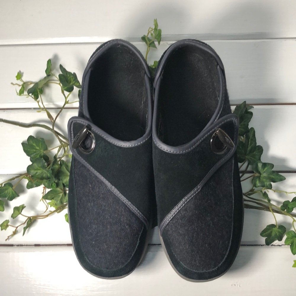 Lands End Slip On.
